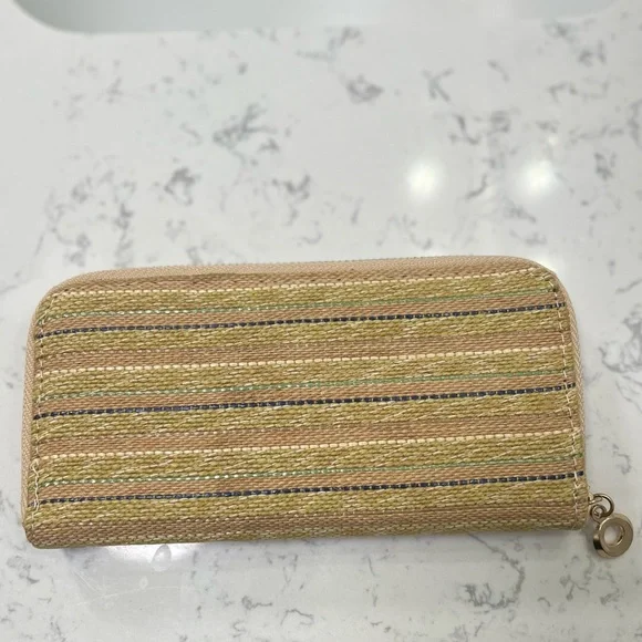 raffia zipper clutch wallet - holds 12 cards plus cash - Picture 3 of 12